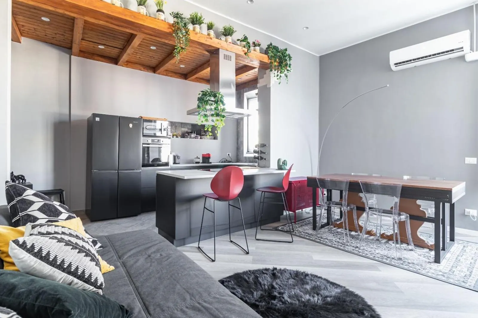Nico\'S House City Center contacts